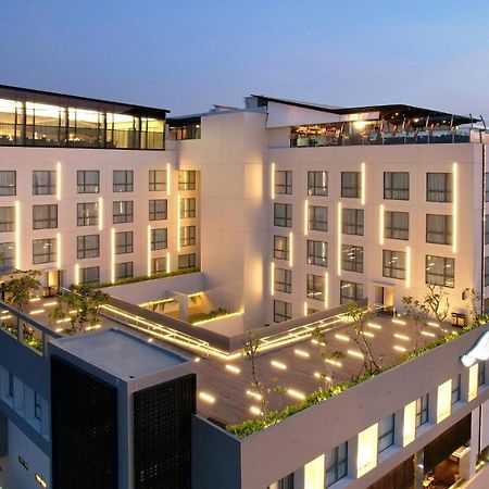 Hotel Aruss Semarang Esterno foto