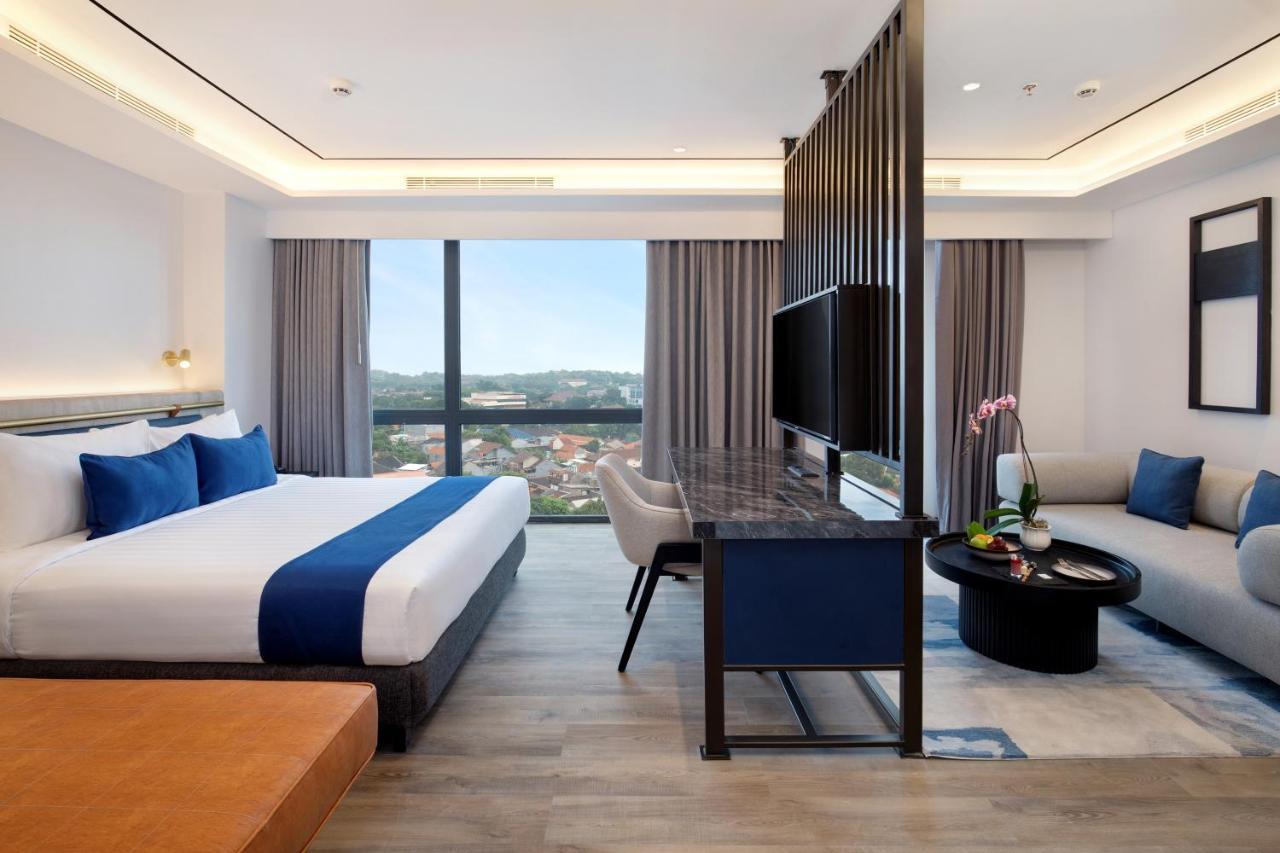Hotel Aruss Semarang Esterno foto