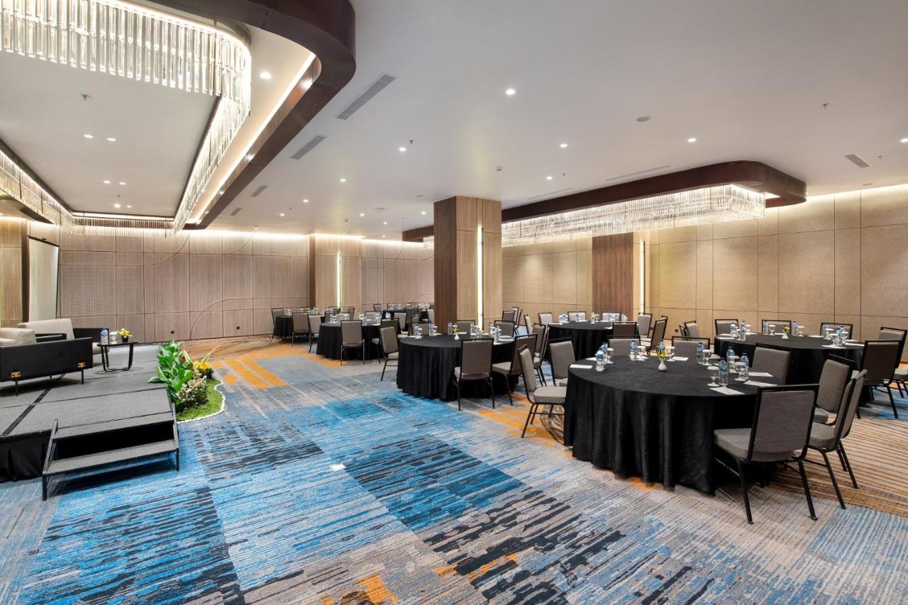 Hotel Aruss Semarang Esterno foto